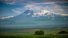 Det finns en plats i Armenien där bilarna kör uppför backen av sig själva: forskarna är fortfarande oeniga